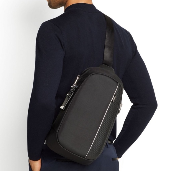 TUMI ARRIVÉ MARTIN SLING - Picture 5 of 9